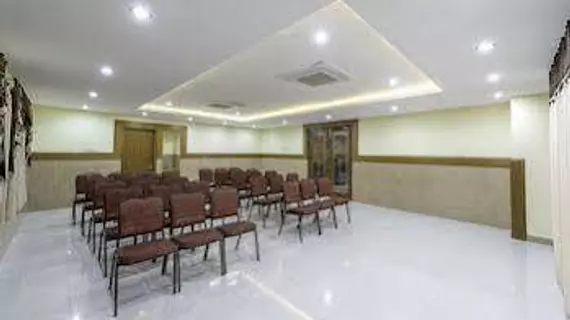 Hotel Crystal Castle | Karnataka - Bengaluru (ve civarı) - Bengaluru - JP Nagar