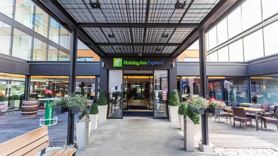 Holiday Inn Express Zürich Airport | Zürih Kantonu - Dielsdorf District - Ruemlang