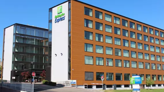 Holiday Inn Express Zürich Airport | Zürih Kantonu - Dielsdorf District - Ruemlang