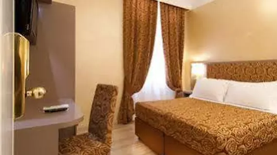 Hotel Fellini | Lazio - Roma (ve civarı) - Roma Kent Merkezi - Rione II Trevi