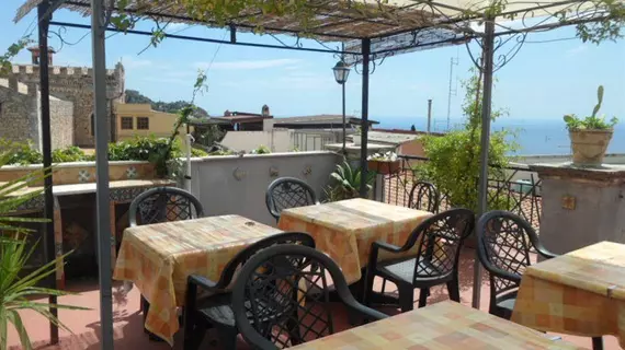 Villa Floresta Bed & Breakfast | Sicilya - Messina (vilayet) - Taormina Sahili - Taormina - Taormina Kent Merkezi