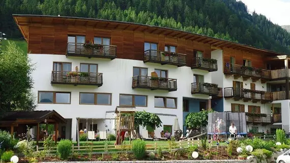 Hotel Dolomitenblick | Trentino-Alto Adige - Güney Tirol (il) - Terento