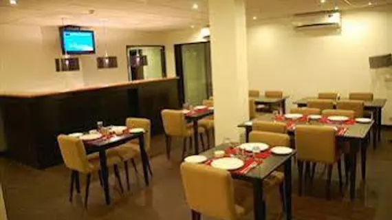 Hotel Red Earth | Haryana - Gurugram (ve civarı) - Gurugram