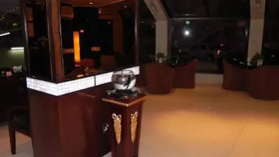 Royal Suite Hotel | Kuwait (şehir) (ve civarı) - Kuwait City