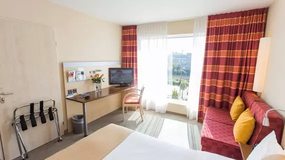 Holiday Inn Express Zürich Airport | Zürih Kantonu - Dielsdorf District - Ruemlang