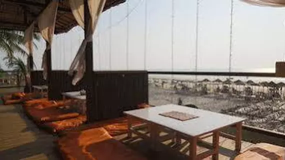 Fab Tahira Ashwem Beachfront | Goa - Kuzey Goa - Ashvem