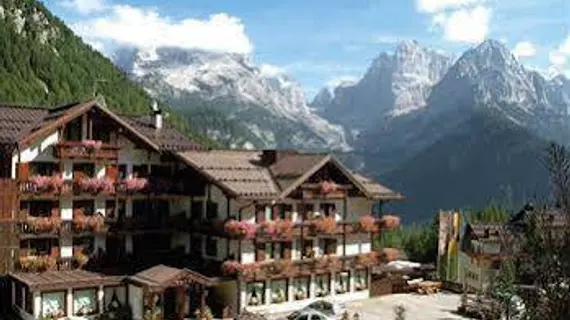 Hotel Lorenzetti | Trentino-Alto Adige - Trento İli - Madonna di Campiglio