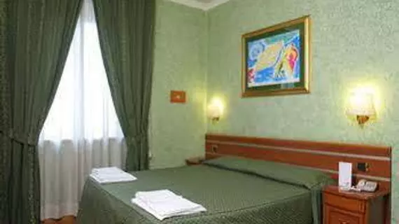 Hotel Fellini | Lazio - Roma (ve civarı) - Roma Kent Merkezi - Rione II Trevi