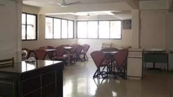 Hotel Meru | Maharaştra - Pune Bölgesi - Pune