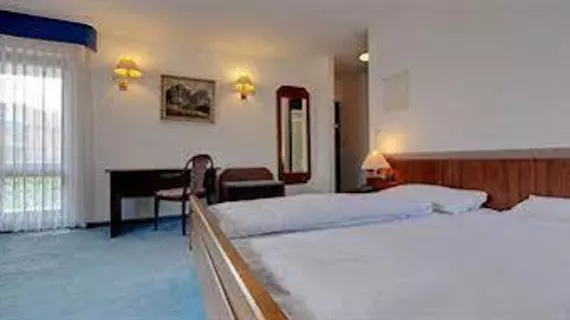 Hotel Astoria am Urachplatz | Baden-Wuerttemberg - Rems-Murr-Kreis - Stuttgart (ve civarı) - Stuttgart - Ostheim