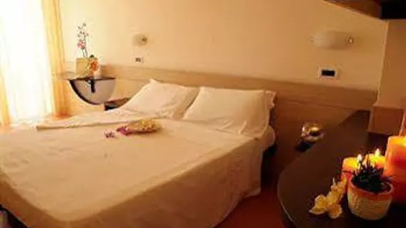 Hotel Universal | Marche - Ancona (vilayet) - Senigallia