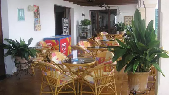 Hostal Oasis Dor | Balearic Adaları - Mayorka Adası - Campos - Migjorn