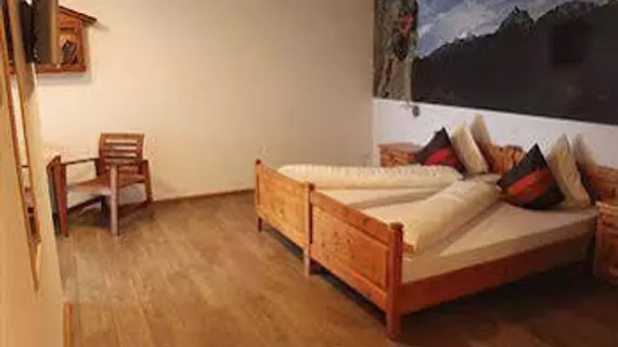 Landgasthof Sommerfeld | Maloja District - Graubuenden - Jenaz