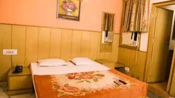 Hotel Jyoti Deluxe | Batı Delhi - Ulusal Eyalet Başkenti Delhi - Delhi (ve civarı) - Yeni Delhi - Karol Bagh