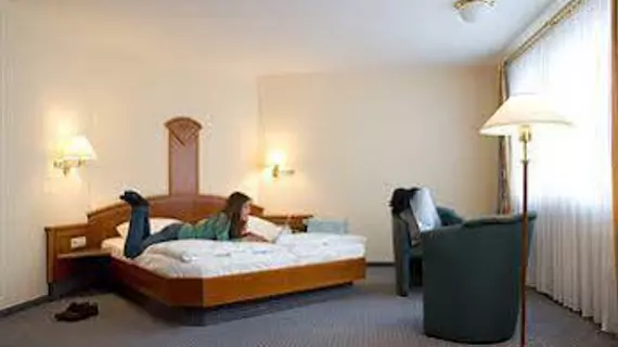 Hotel Wartburg | Baden-Wuerttemberg - Rems-Murr-Kreis - Stuttgart (ve civarı) - Stuttgart - Neue Vorstadt