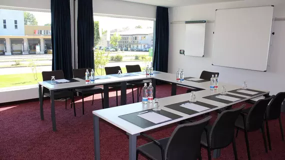 Holiday Inn Express Zürich Airport | Zürih Kantonu - Dielsdorf District - Ruemlang