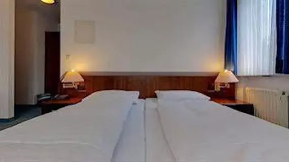 Hotel Astoria am Urachplatz | Baden-Wuerttemberg - Rems-Murr-Kreis - Stuttgart (ve civarı) - Stuttgart - Ostheim