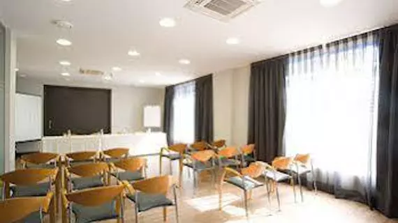 Hotel Cisneros | Madrid Özerk Topluluğu - Madrid (ve civarı) - Alcala de Henares