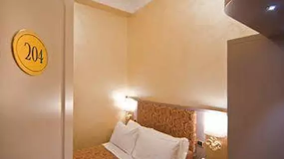 Hotel Fellini | Lazio - Roma (ve civarı) - Roma Kent Merkezi - Rione II Trevi