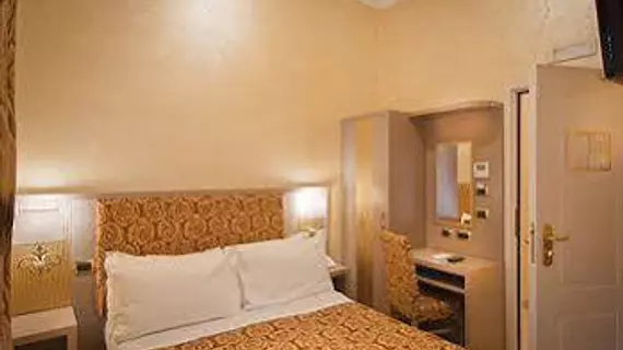 Hotel Fellini | Lazio - Roma (ve civarı) - Roma Kent Merkezi - Rione II Trevi