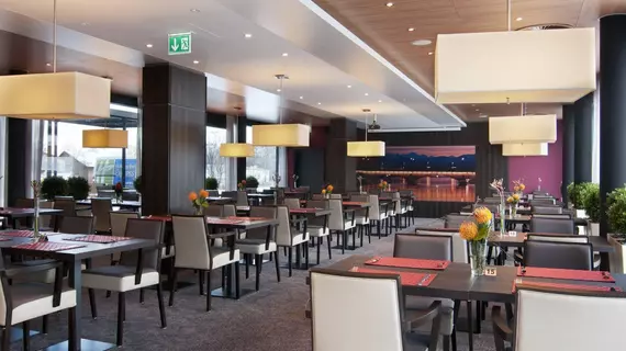 Holiday Inn Express Zürich Airport | Zürih Kantonu - Dielsdorf District - Ruemlang