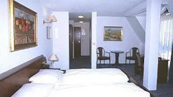 Hotel Astoria am Urachplatz | Baden-Wuerttemberg - Rems-Murr-Kreis - Stuttgart (ve civarı) - Stuttgart - Ostheim