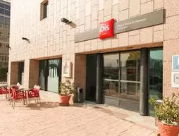 Ibis Madrid Alcala La Garena | Madrid Özerk Topluluğu - Madrid (ve civarı) - Alcala de Henares