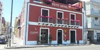 Petit Hotel