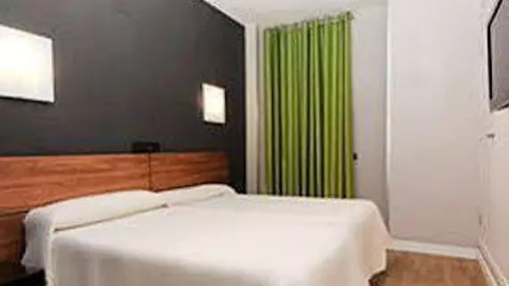 Hostal Joaquin Costa | Aragon - Huesca - Hoya de Huesca/Plana de Uesca - Huesca - Aluján - Barrio de María Auxiliadora