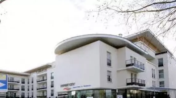 COMFORT SUITES PORT MARLY PARIS OUEST | Ile-de-France - Yvelines (bölge) - Le Port-Marly