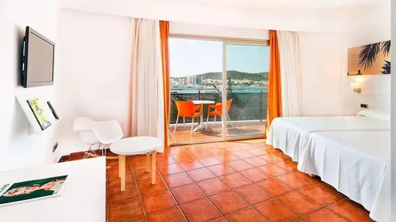 THB Ocean Beach Hotel - Adults Only | Balearic Adaları - İbiza Adası - Sant Antoni de Portmany