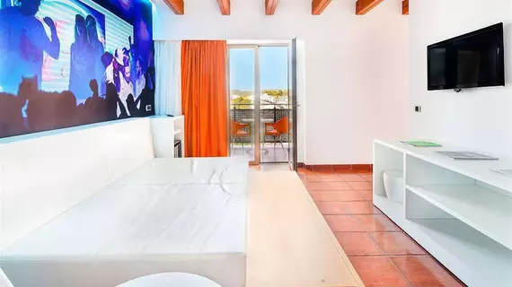 THB Ocean Beach Hotel - Adults Only | Balearic Adaları - İbiza Adası - Sant Antoni de Portmany