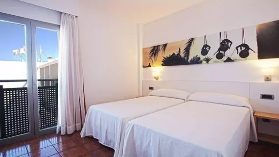 THB Ocean Beach Hotel - Adults Only | Balearic Adaları - İbiza Adası - Sant Antoni de Portmany