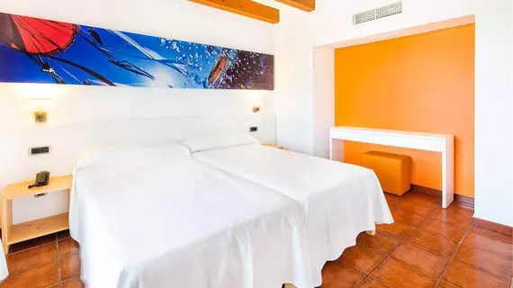 THB Ocean Beach Hotel - Adults Only | Balearic Adaları - İbiza Adası - Sant Antoni de Portmany