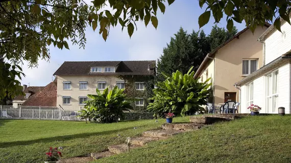 Logis Hôtel du Pont Neuf | Auvergne-Rhone-Alpes - Allier - Le Veurdre