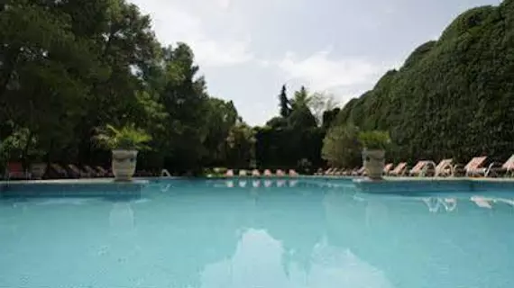 Hotel Les Mazets Des Roches | Provence - Alpes - Cote d'Azur - Bouches-du-Rhone (bölge) - St.-Remy-de-Provence (ve civarı) - Tarascon