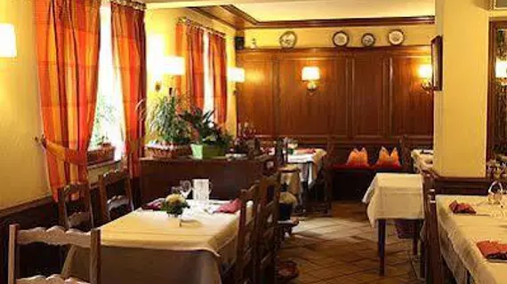 Hotel Restaurant A L'Etoile | Grand Est - Bas-Rhin (bölge) - Strasbourg (ve civarı) - Wingersheim les Quatre Bans