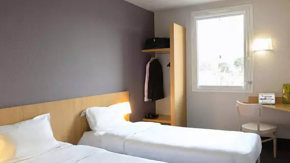 B&B Hôtel Toulon Ollioules | Provence - Alpes - Cote d'Azur - Var - Bandol (ve civarı) - Ollioules