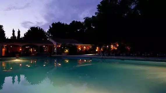 Hotel Les Mazets Des Roches | Provence - Alpes - Cote d'Azur - Bouches-du-Rhone (bölge) - St.-Remy-de-Provence (ve civarı) - Tarascon