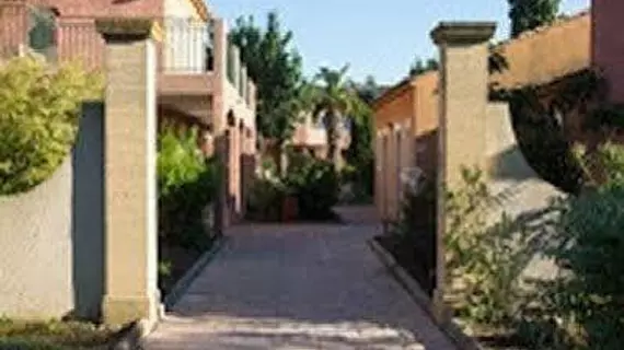 Hôtel Club Village Camarguais | Provence - Alpes - Cote d'Azur - Bouches-du-Rhone (bölge) - Arles (ve civarı) - Arles