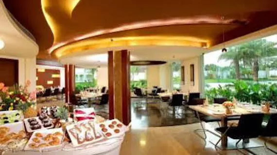 Flora Airport Hotel | Kerala - Ernakulam Bölgesi - Koşin (ve civarı) - Alwaye