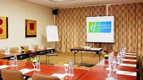 Holiday Inn Express Internet City | Dubai - Dubai