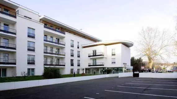 COMFORT SUITES PORT MARLY PARIS OUEST | Ile-de-France - Yvelines (bölge) - Le Port-Marly