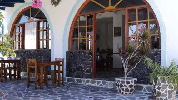 Adamastos | Ege Adaları - Santorini