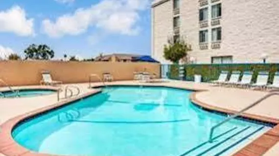 Days Inn & Suites Fullerton | Kaliforniya - Orange County - Fullerton