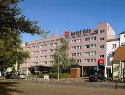 ibis Hotel Berlin Airport Tegel | Berlin (ve civarı) - Reinickendorf