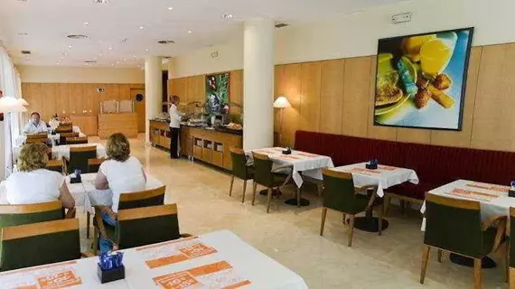 Ibis Madrid Alcala La Garena | Madrid Özerk Topluluğu - Madrid (ve civarı) - Alcala de Henares