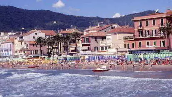 Hotel Mignon | Liguria - Savona (il) - Alassio