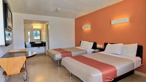 Motel 6 Austin Central - North | Teksas - Austin (ve civarı) - Austin