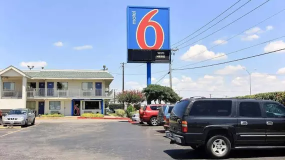 Motel 6 Austin Central - North | Teksas - Austin (ve civarı) - Austin